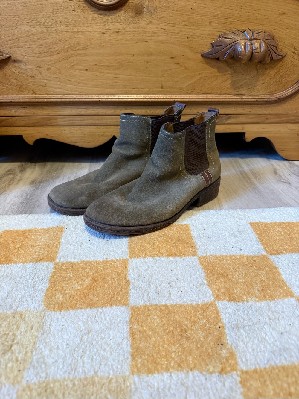 Women’s Olive Green Chelsea Ankle Boots